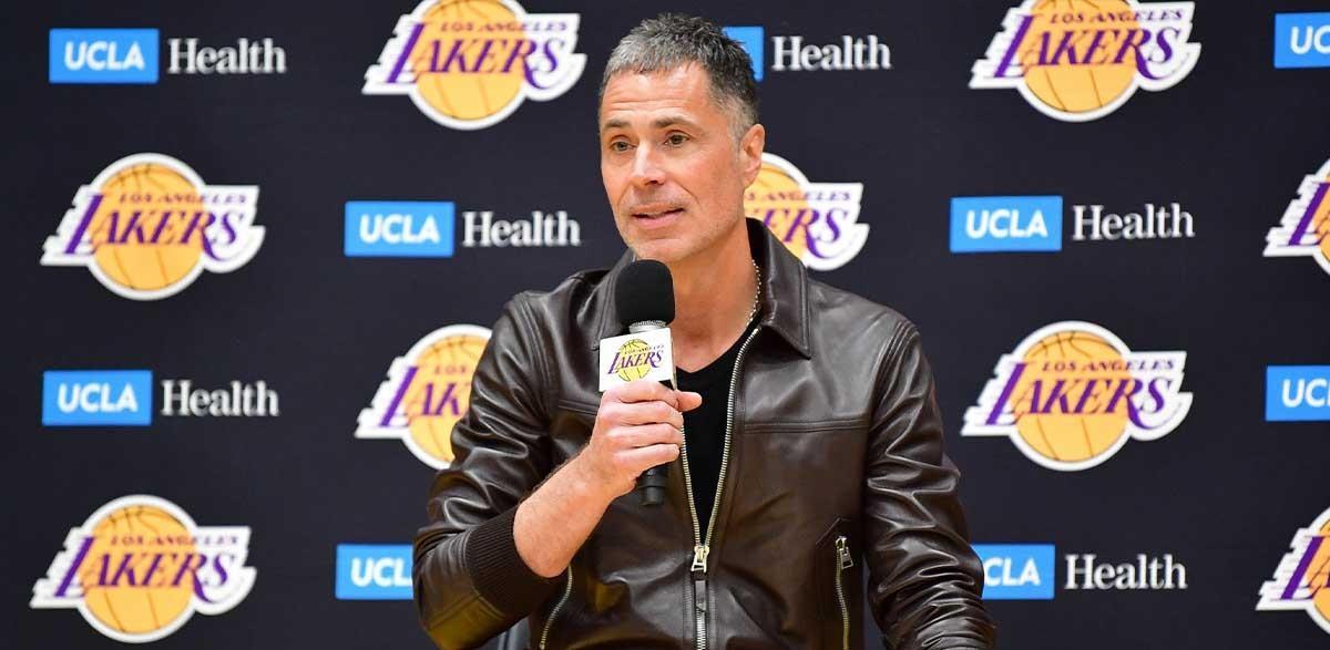 艾顿, 估两名球员, 不合群的玩