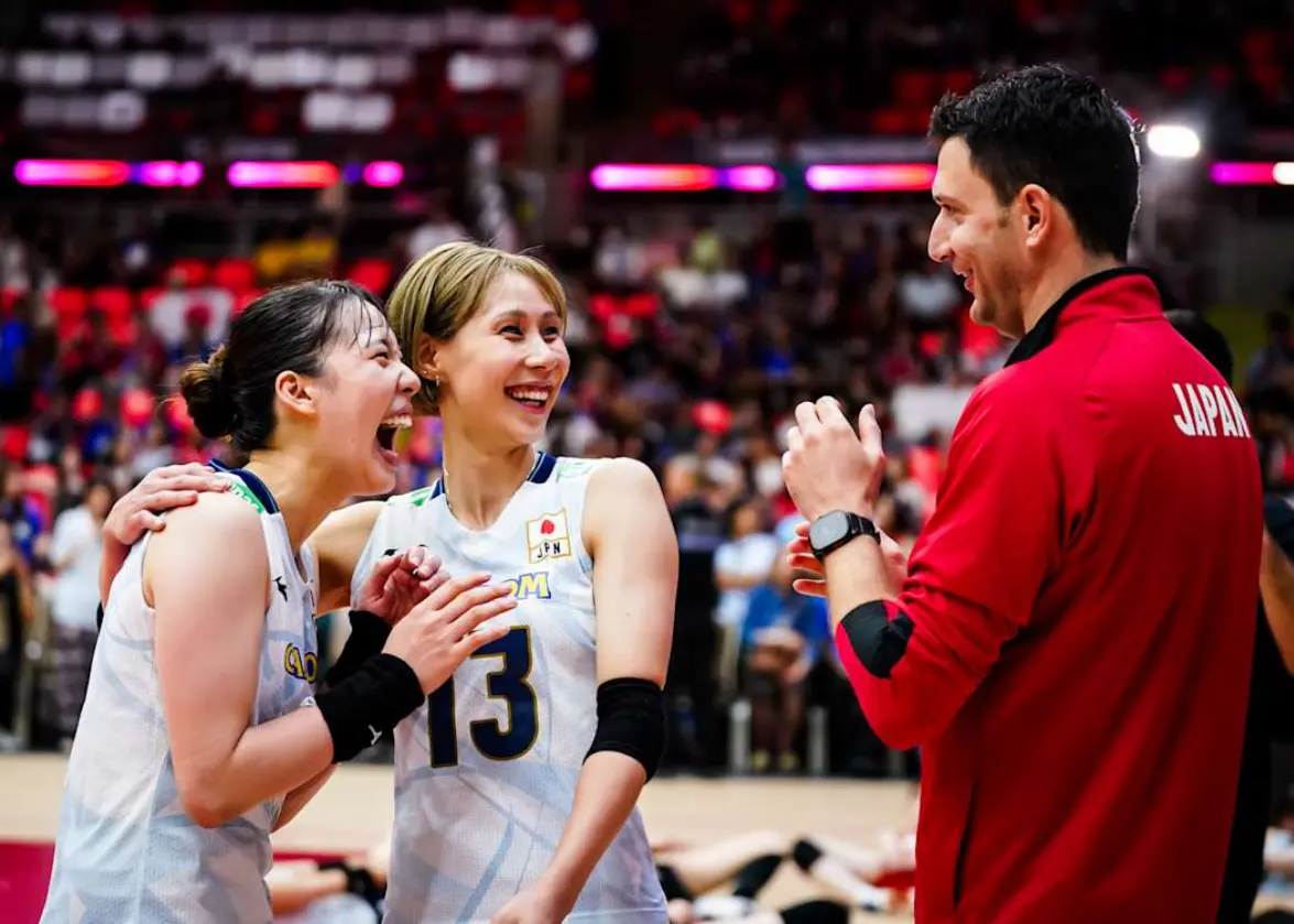 在完全客场, 最终以三人