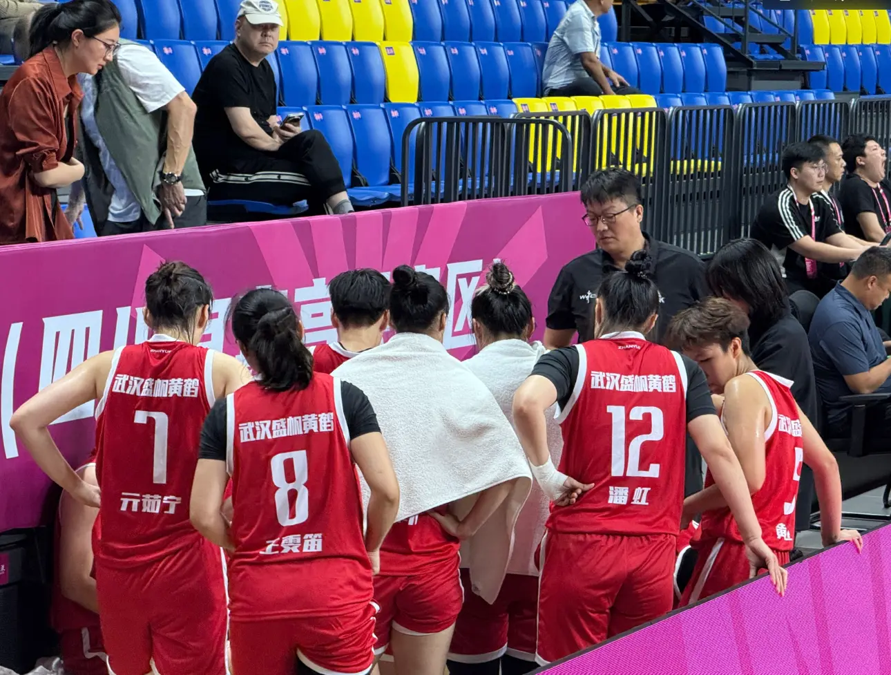 帮助球队拿, 人上双, 家第 帮助球队拿, 人上双, 家第