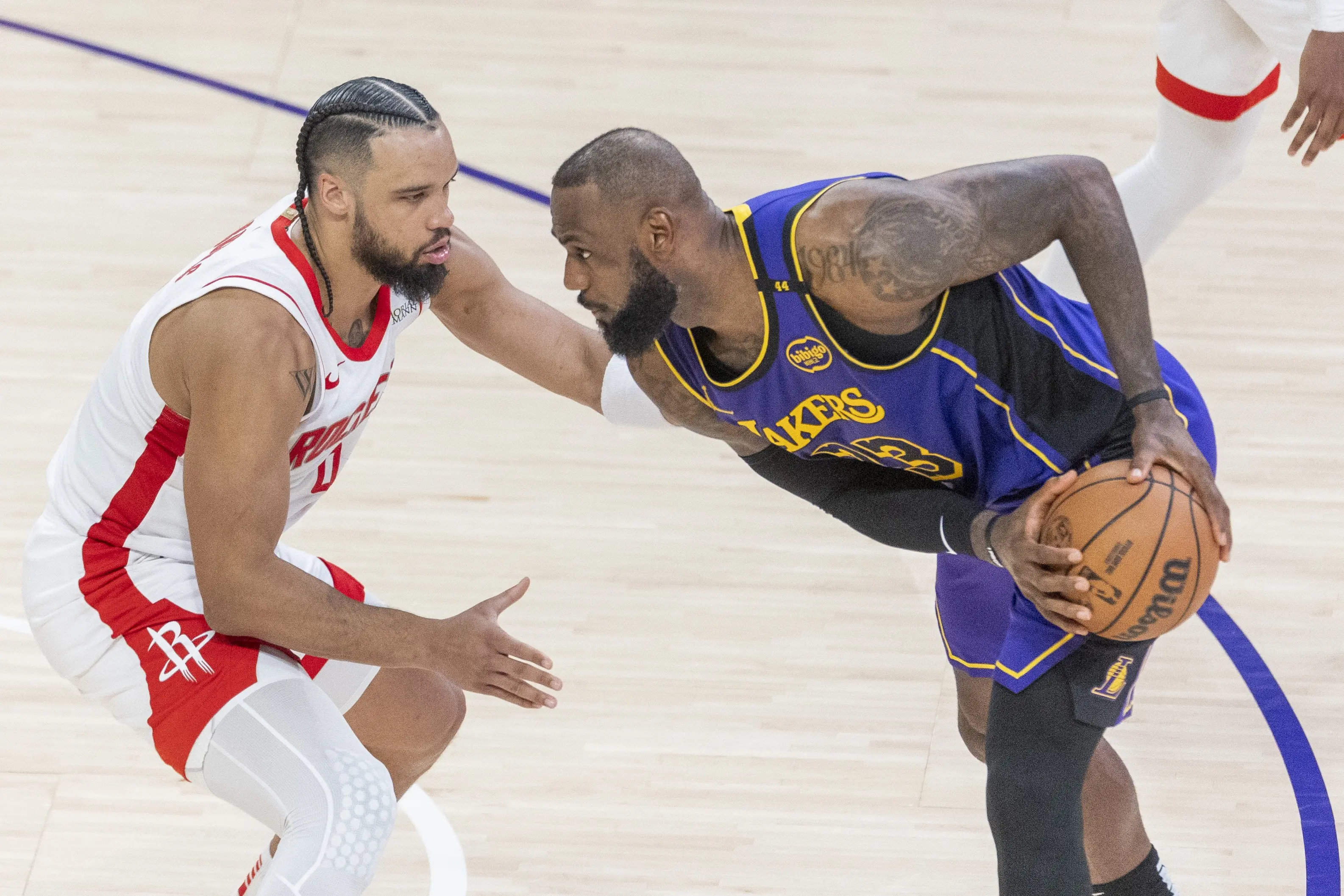 AA, 詹姆斯打球, 詹姆斯打爆